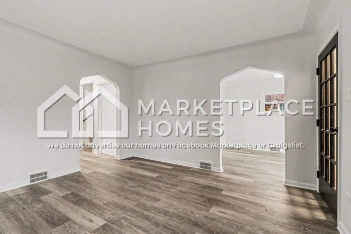 11235 Roxbury St - Photo 3 of 25