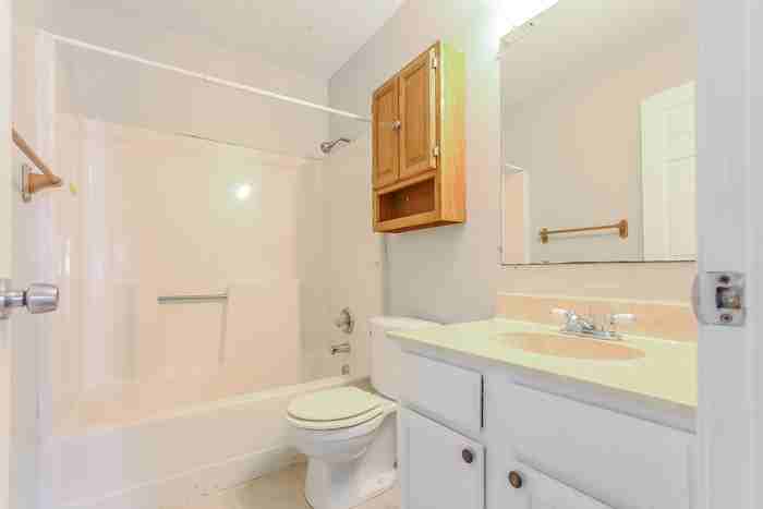 14806 White Oaks Ln - Photo 5 of 10