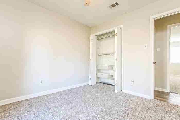 14806 White Oaks Ln - Photo 6 of 10