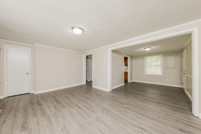 1404 Waterloo Dr - Photo 3 of 10