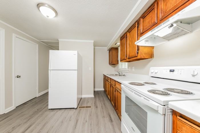 1404 Waterloo Dr - Photo 5 of 10