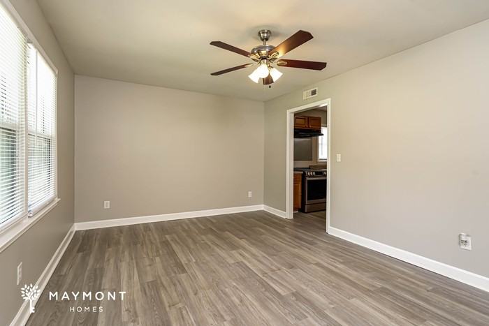 211 Erwin St - Photo 4 of 11