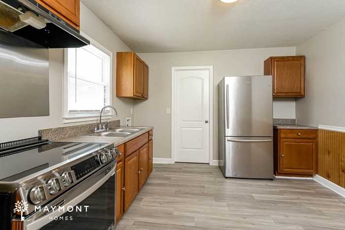 211 Erwin St - Photo 6 of 11