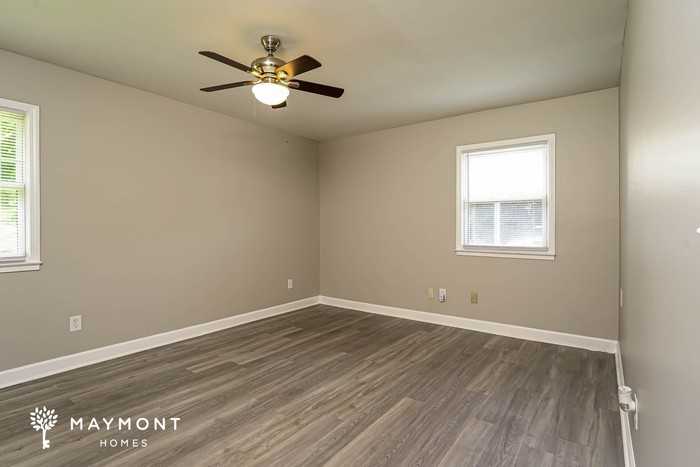 211 Erwin St - Photo 7 of 11