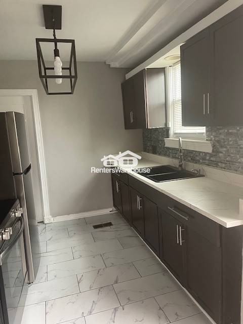5215 Walrond Ave - Photo 5 of 6