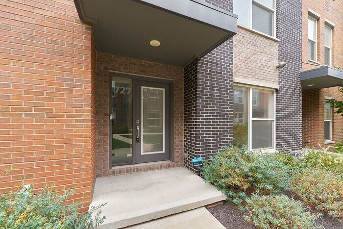 727 Perth Ln - Photo 2 of 23