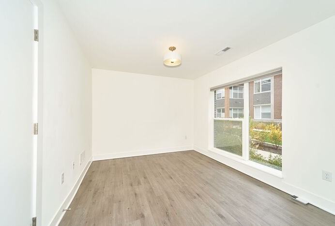 727 Perth Ln - Photo 3 of 23