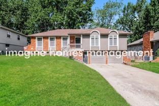 8916 N Grand Ave - Photo 1 of 1