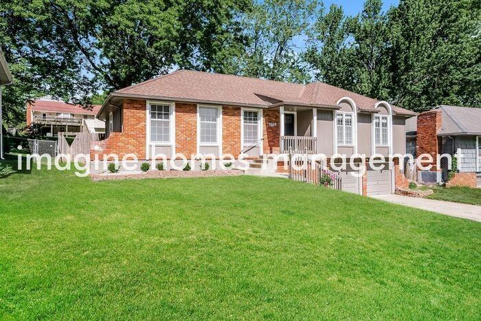 8916 N Grand Ave - Photo 4 of 19