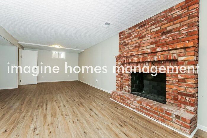 8916 N Grand Ave - Photo 5 of 19
