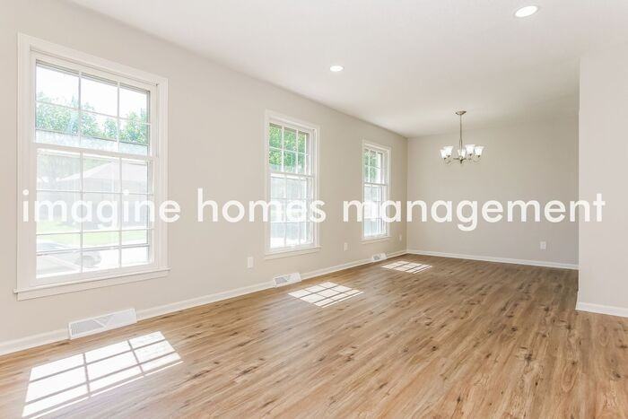 8916 N Grand Ave - Photo 6 of 19