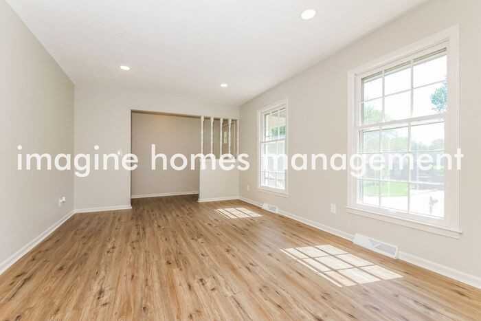 8916 N Grand Ave - Photo 7 of 19