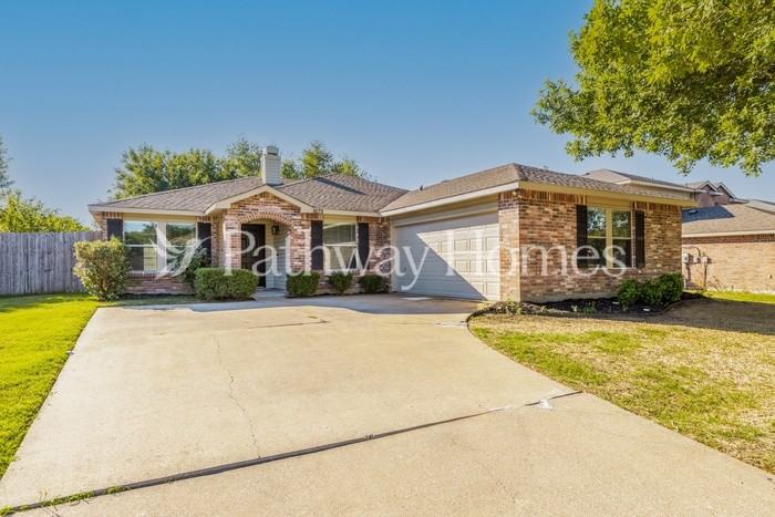 1679 Chesterwood Dr - Photo 2 of 28