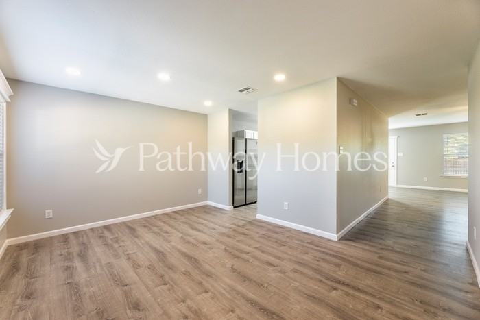 1679 Chesterwood Dr - Photo 3 of 28