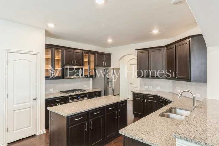 2618 Fawn Valley Ave - Photo 5 of 27