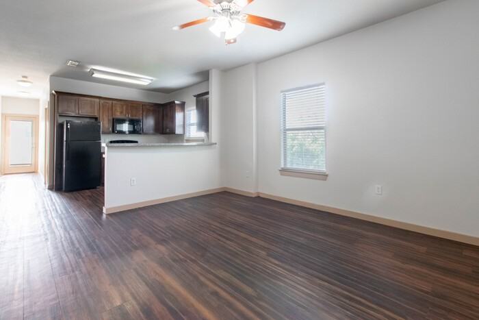 621 Bernard St #12 - Photo 3 of 16