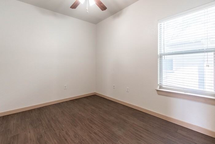 621 Bernard St #12 - Photo 4 of 16