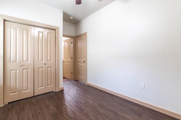 621 Bernard St #12 - Photo 5 of 16