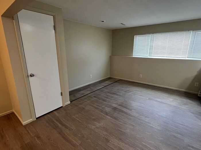 3700 S Jefferson Cir #B - Photo 4 of 9