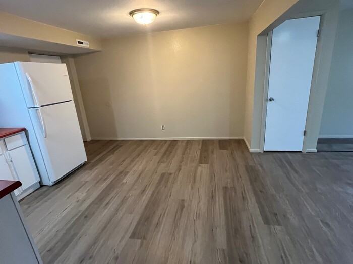 3700 S Jefferson Cir #B - Photo 7 of 9