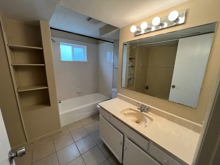 3700 S Jefferson Cir #B - Photo 7 of 8