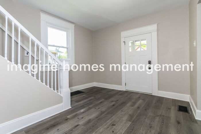 4211 Whetsel Ave - Photo 4 of 20
