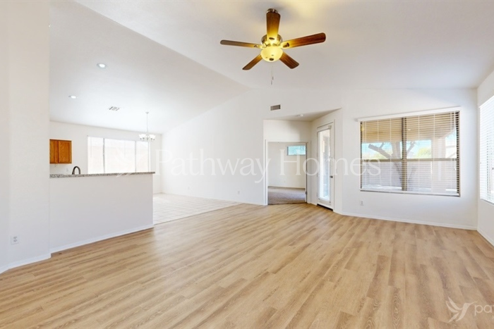 8718 N 57th Ln - Photo 2 of 20