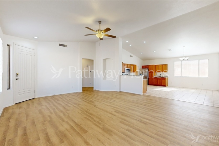 8718 N 57th Ln - Photo 4 of 20