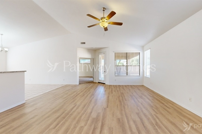 8718 N 57th Ln - Photo 5 of 20