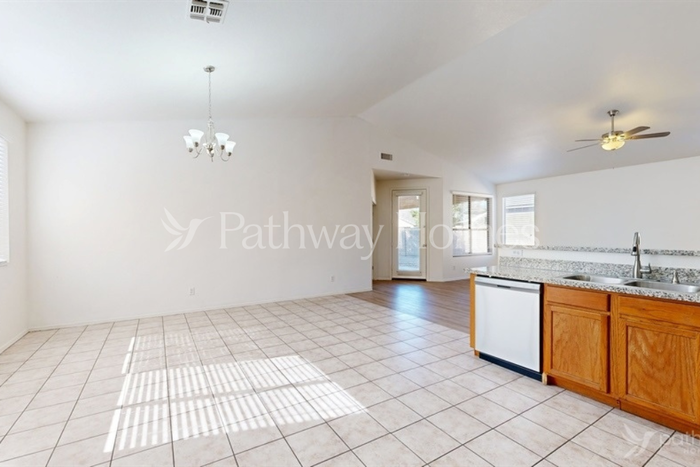 8718 N 57th Ln - Photo 6 of 20