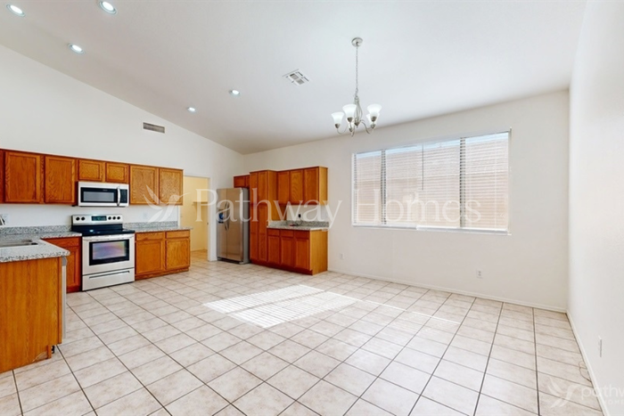 8718 N 57th Ln - Photo 7 of 20