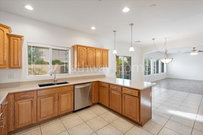 17762 W Watson Ln - Photo 3 of 20
