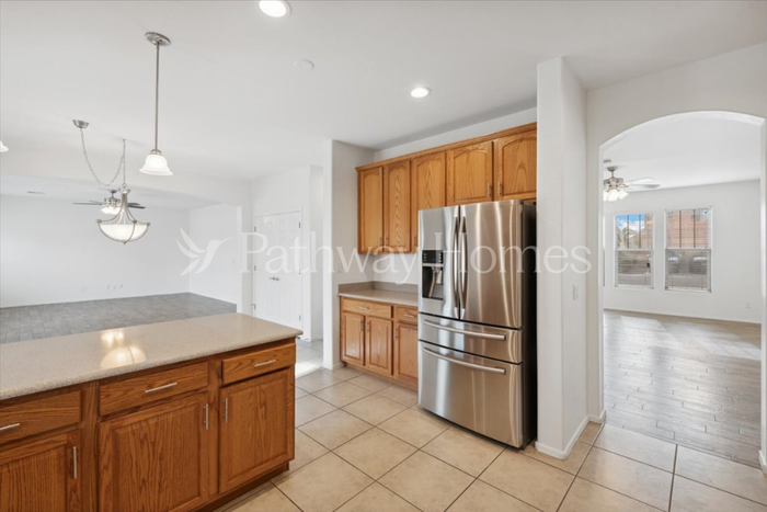 17762 W Watson Ln - Photo 4 of 20