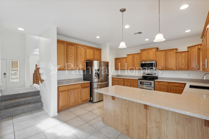 17762 W Watson Ln - Photo 5 of 20