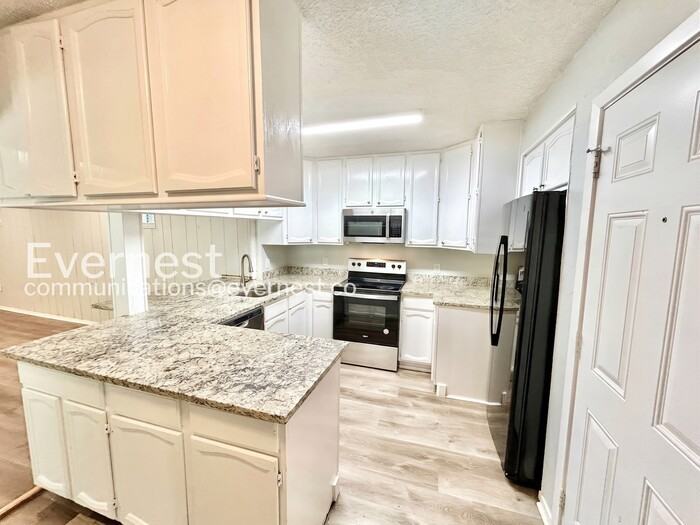 1505 Hanover Dr - Photo 5 of 29