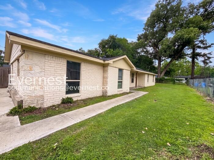 8117 Richland Dr - Photo 2 of 27