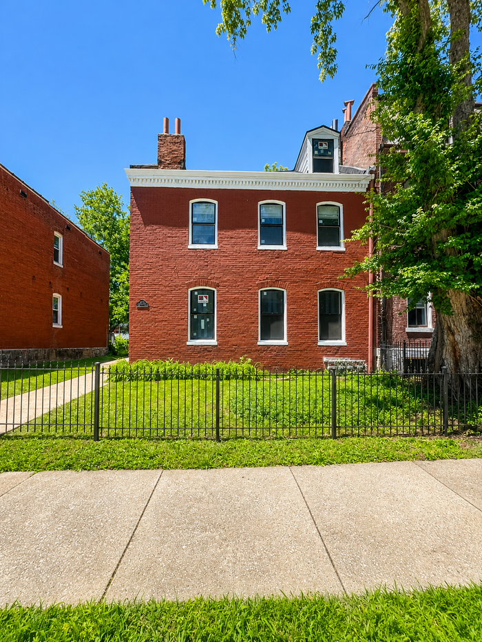 2711 Indiana Ave #1E