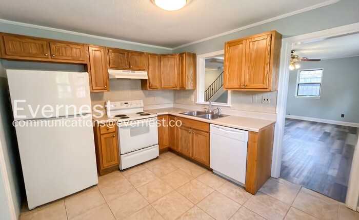 5008 Golfview Dr - Photo 3 of 22