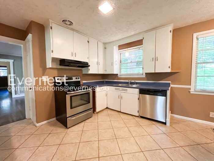 4908 Briarwood Dr - Photo 3 of 24