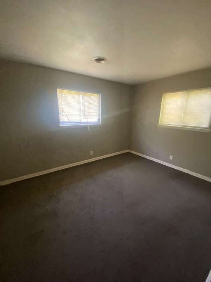 1305 Collins Dr - Photo 7 of 8