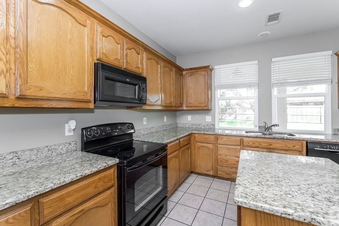9865 Gallatin Ln - Photo 5 of 30