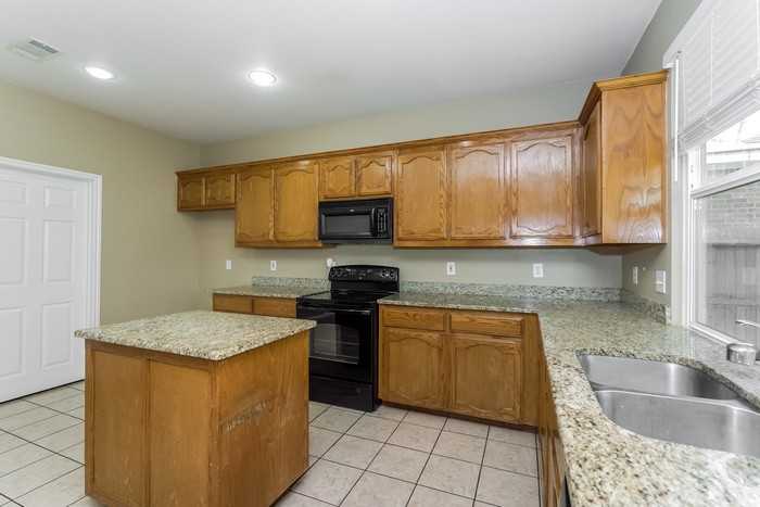 9865 Gallatin Ln - Photo 7 of 30