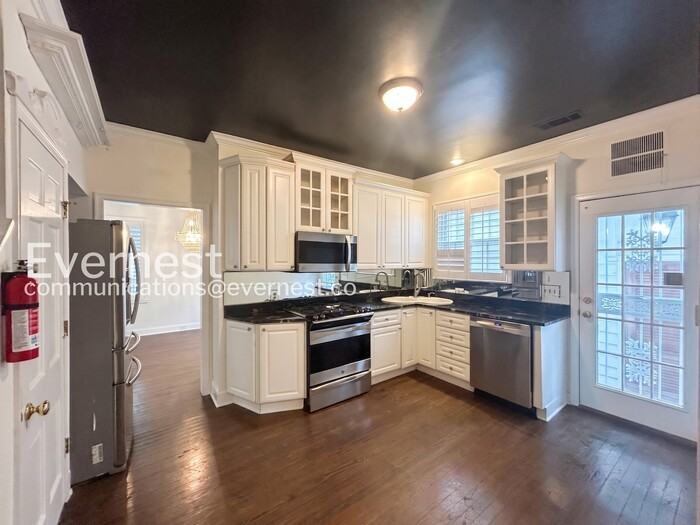 756 S Willett St - Photo 3 of 40