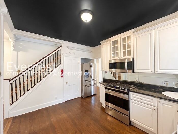 756 S Willett St - Photo 4 of 40