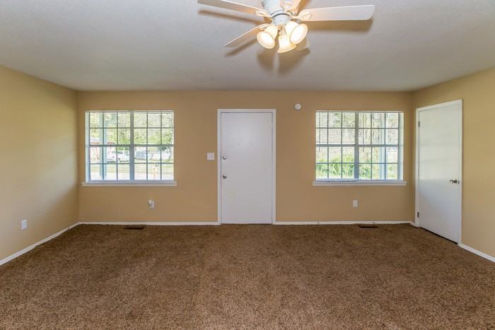 4015 Goodwin Rd - Photo 2 of 8
