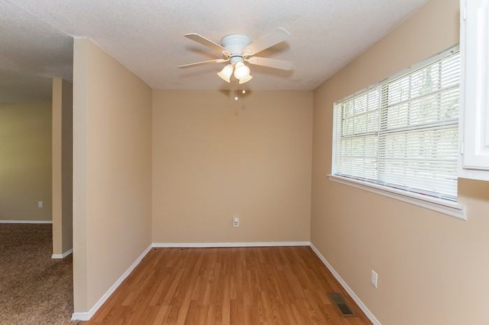 4015 Goodwin Rd - Photo 5 of 8