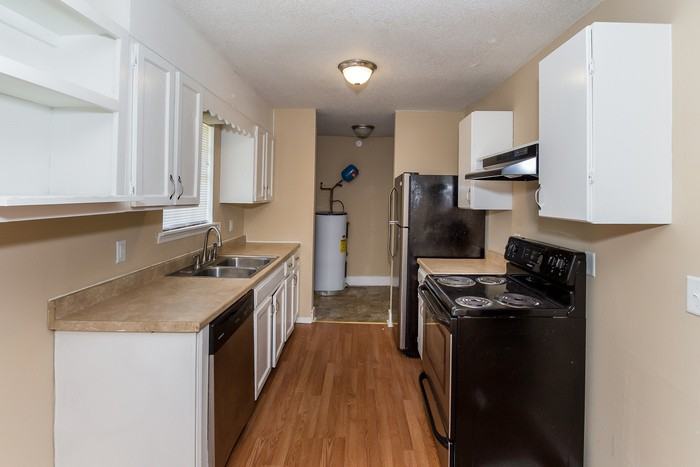 4015 Goodwin Rd - Photo 6 of 8