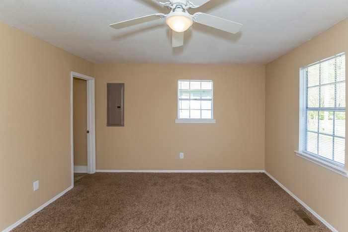 4015 Goodwin Rd - Photo 7 of 8