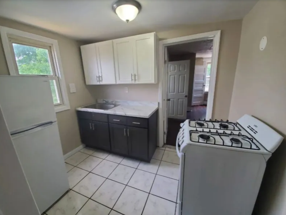 1040 Grove St #3 - Photo 2 of 5
