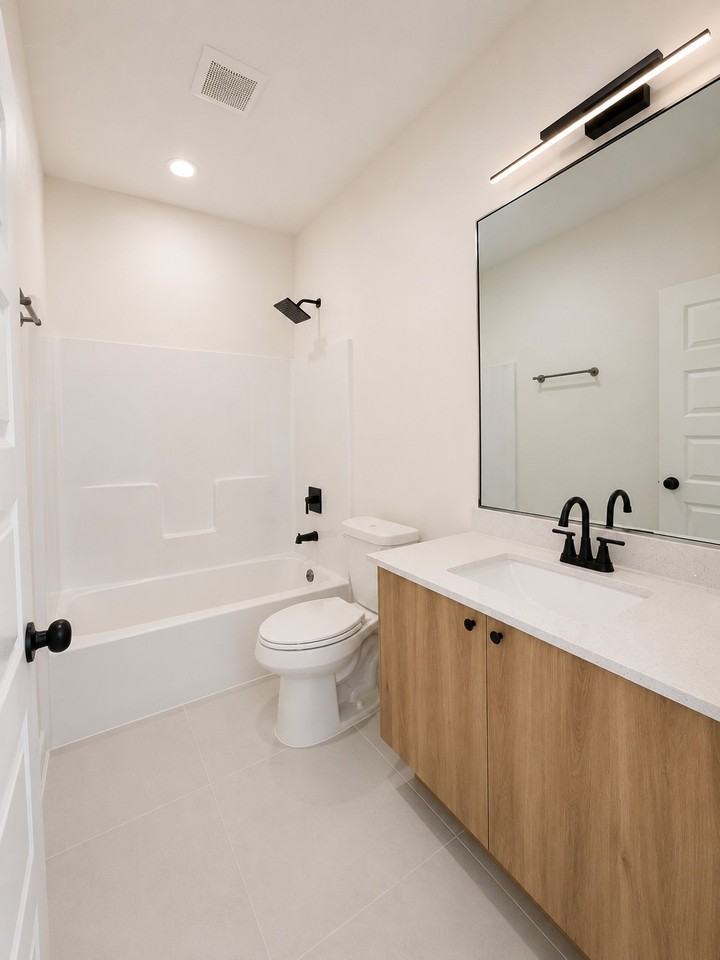 709 N Emerald Ave #3 - Photo 4 of 11